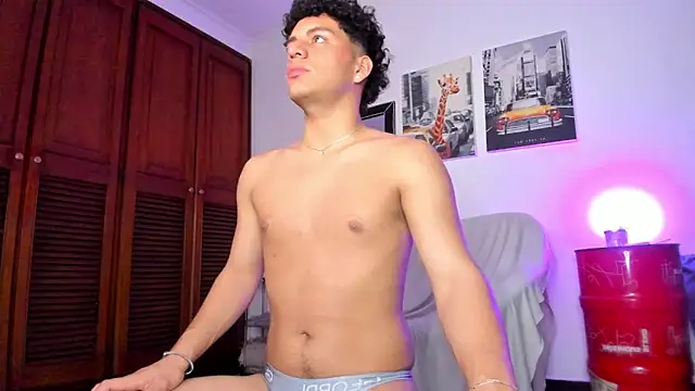 Snapshot of Curlblue chatting on 03.18.25 Curlblue online show from 03.18.25