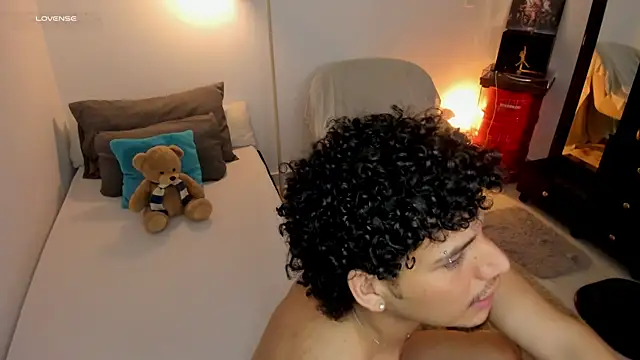 Snapshot of Curlblue chatting on 09.13.25 Curlblue online show from 09.13.25