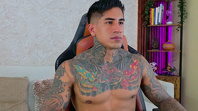 Snapshot of AdanReilly chatting on 01.18.26 AdanReilly online show from 01.18.26