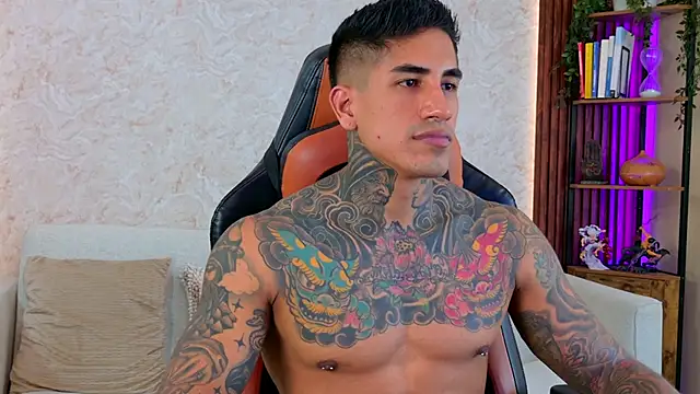 Snapshot of AdanReilly chatting on 02.26.26 AdanReilly online show from 02.26.26