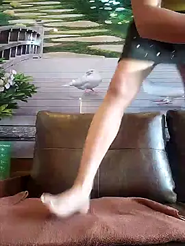 Snapshot of zizi_public chatting on 01.16.25 zizi public online show from 01.16.25