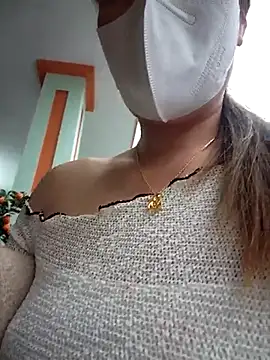 Snapshot of zizi_public chatting on 02.16.25 zizi public online show from 02.16.25