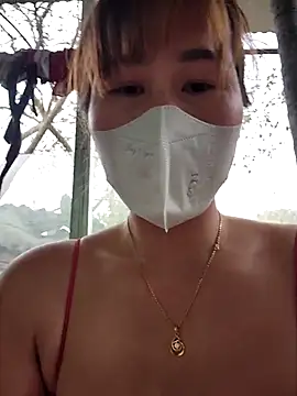 Snapshot of zizi_public chatting on 03.18.25 zizi public online show from 03.18.25