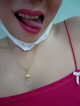 Snapshot of zizi_public chatting on 03.18.25 zizi public online show from 03.18.25