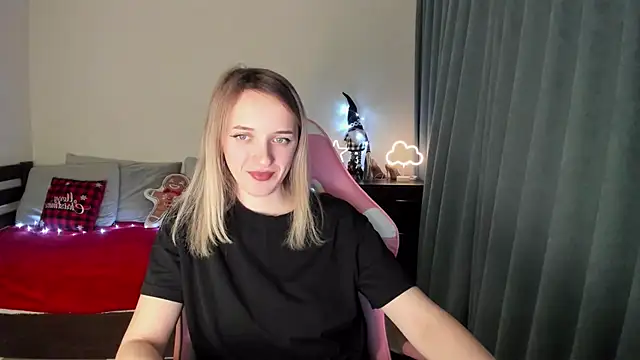 Snapshot of RouseReed chatting on 12.24.24 RouseReed online show from 12.24.24