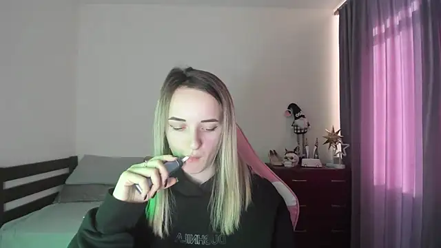 Snapshot of RouseReed chatting on 02.21.25 RouseReed online show from 02.21.25