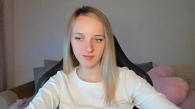 Snapshot of RouseReed chatting on 10.04.25 RouseReed online show from 10.04.25