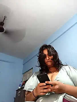 Snapshot of HottyOlly chatting on 10.06.25 HottyOlly online show from 10.06.25