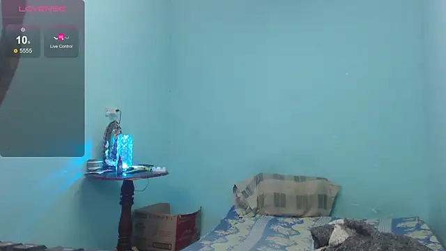 Aleja Nauthy online show from 02.15.25