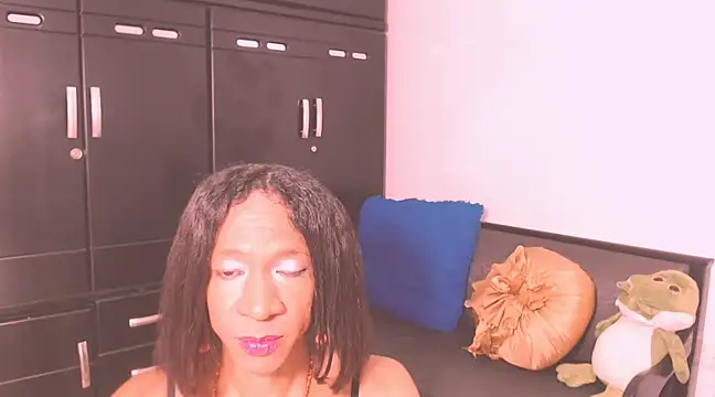 Snapshot of ebonyts chatting on 02.10.25 ebonyts online show from 02.10.25