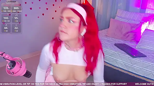 Snapshot of Tiny__Emmy chatting on 03.07.25 Tiny Emmy online show from 03.07.25