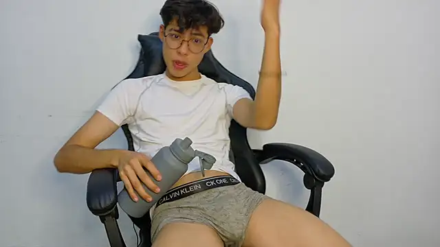 Snapshot of Jacotnk chatting on 02.04.25 Jacotnk online show from 02.04.25