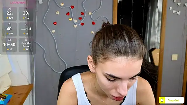 EmmyGreans online show from 10.04.25