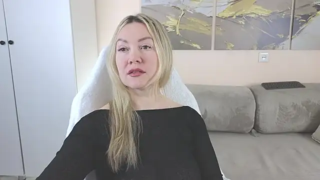 ElleCherry online show from 02.28.26