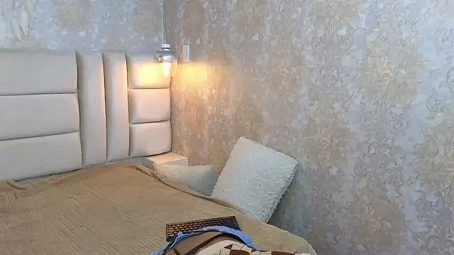 CrystalBrooke3x online show from 11.20.25