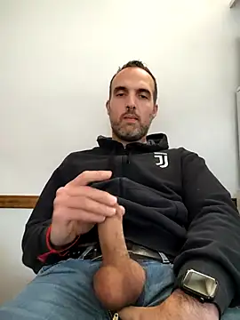 leon3875 online show from 10.15.25