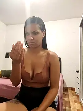 Snapshot of Bella_Anjoss chatting on 01.15.25 Bella Anjoss online show from 01.15.25