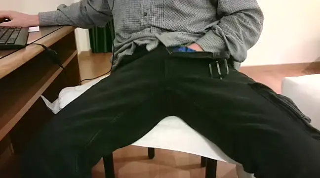 Giulio35 Pika online show from 01.14.25