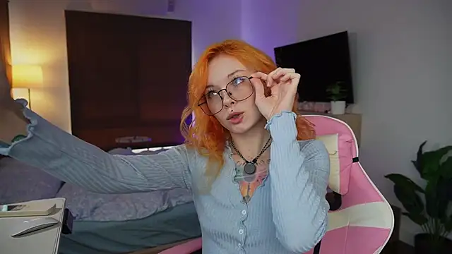 Snapshot of juicyshow_ chatting on 09.13.25 juicyshow online show from 09.13.25