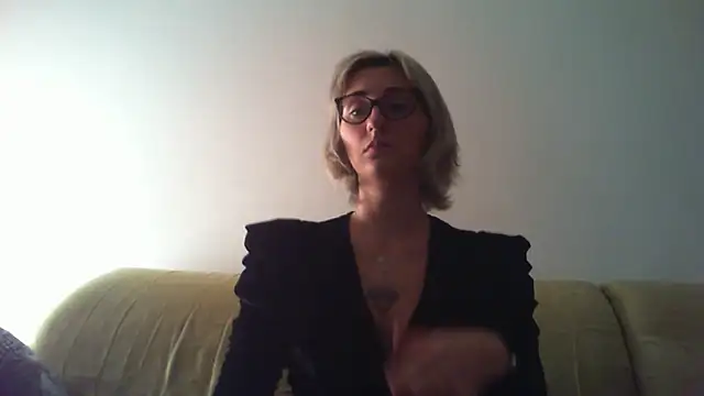 sexy blondie92 online show from 01.19.25