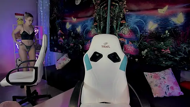 TiffanyBatson online show from 02.08.25