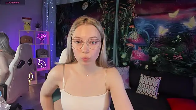 TiffanyBatson online show from 03.04.25