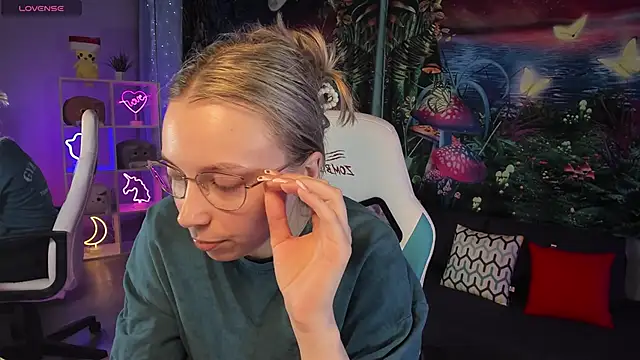 TiffanyBatson online show from 03.05.25