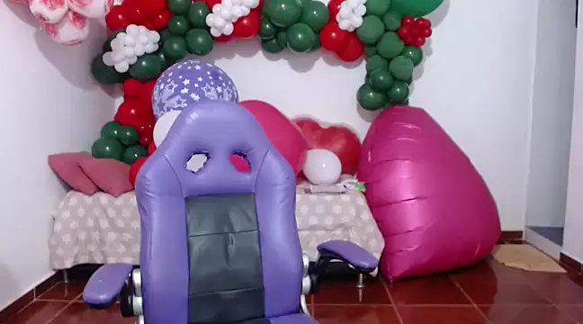 Snapshot of Saracutee1 chatting on 12.07.24 Saracutee1 online show from 12.07.24