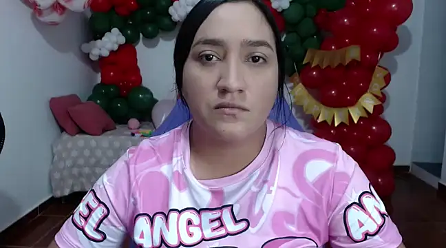 Snapshot of Saracutee1 chatting on 12.15.24 Saracutee1 online show from 12.15.24