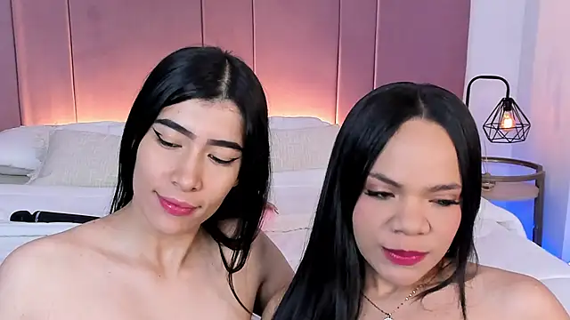 Snapshot of siara_and_zoe chatting on 03.24.26 siara and zoe online show from 03.24.26