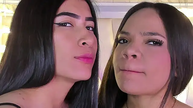 Snapshot of siara_and_zoe chatting on 07.21.26 siara and zoe online show from 07.21.26