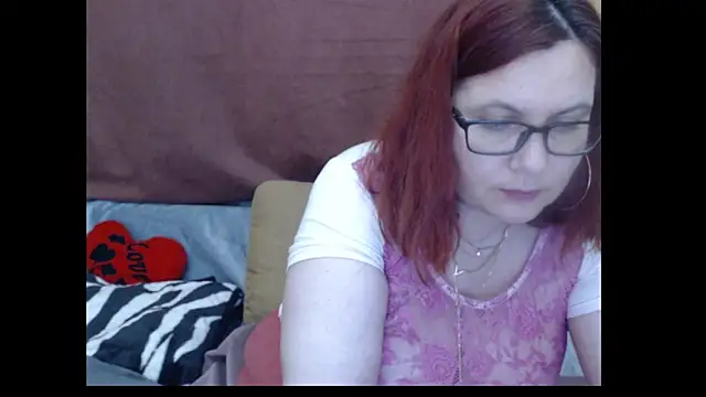 Snapshot of PlayfullMature chatting on 04.24.26 PlayfullMature online show from 04.24.26