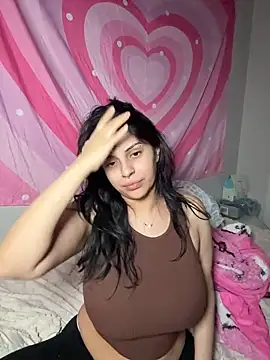 ThickerThanYoBitch online show from 04.25.26