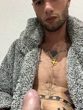 Snapshot of davorm chatting on 01.18.25 davorm online show from 01.18.25