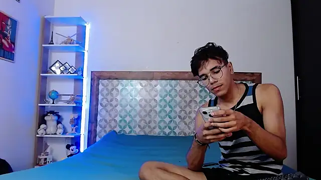 Snapshot of MATEO_SWEET chatting on 03.16.25 MATEO SWEET online show from 03.16.25