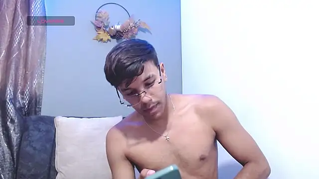 Snapshot of MATEO_SWEET chatting on 04.15.26 MATEO SWEET online show from 04.15.26