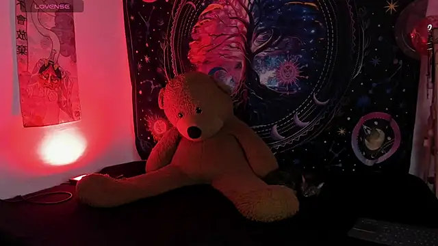 Snapshot of Elena-Rosse chatting on 10.28.25 Elena-Rosse online show from 10.28.25