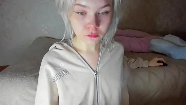 Snapshot of Dopaminegirl chatting on 09.30.25 Dopaminegirl online show from 09.30.25