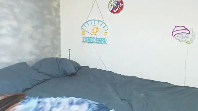 Snapshot of miyabi_room chatting on 02.18.25 miyabi room online show from 02.18.25