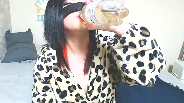 Snapshot of miyabi_room chatting on 03.05.25 miyabi room online show from 03.05.25