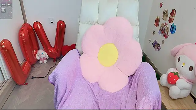 Snapshot of _Mizuki_ chatting on 02.24.26 Mizuki online show from 02.24.26