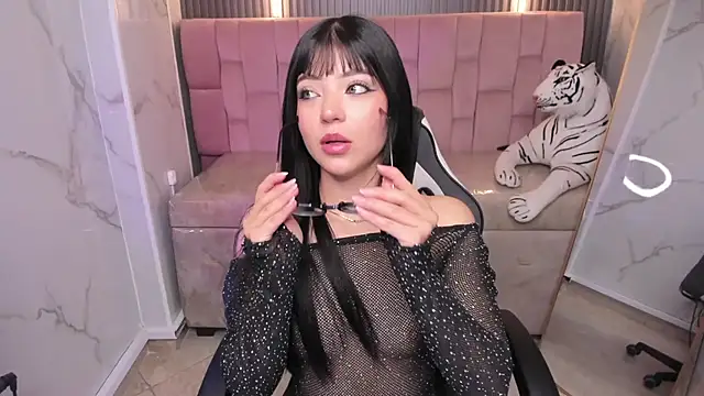 Snapshot of _mia_collins_b_ chatting on 10.08.25  mia collins b  online show from 10.08.25