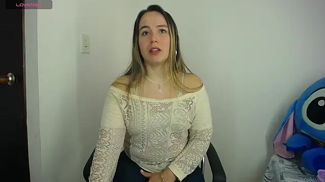 Snapshot of LauraSofia_Cam chatting on 04.11.26 LauraSofia Cam online show from 04.11.26