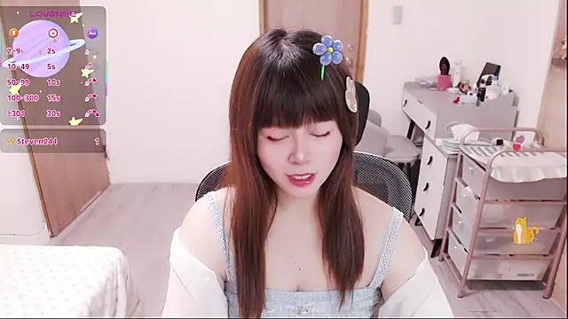 Snapshot of a0513 chatting on 04.30.26 a0513 online show from 04.30.26