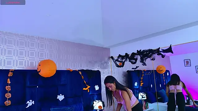 Snapshot of AnyLeonhard chatting on 10.20.25 AnyLeonhard online show from 10.20.25