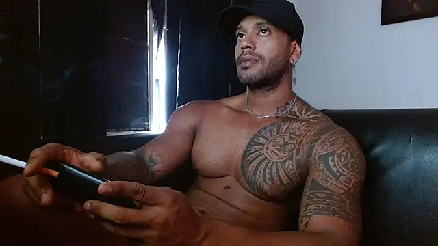 Snapshot of manolofitt chatting on 06.30.26 manolofitt online show from 06.30.26