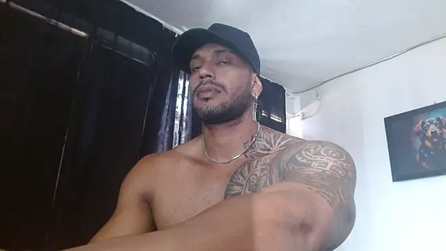Snapshot of manolofitt chatting on 07.16.26 manolofitt online show from 07.16.26
