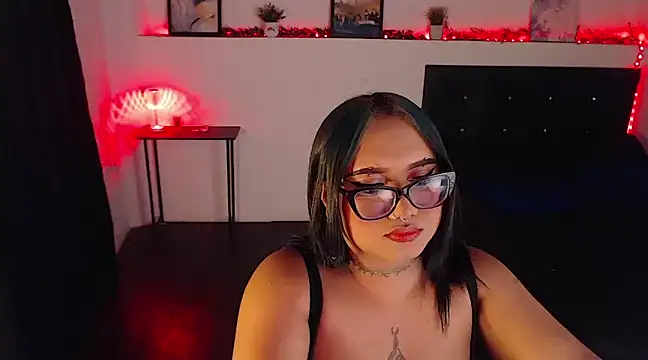 LiaScarlett online show from 12.31.24