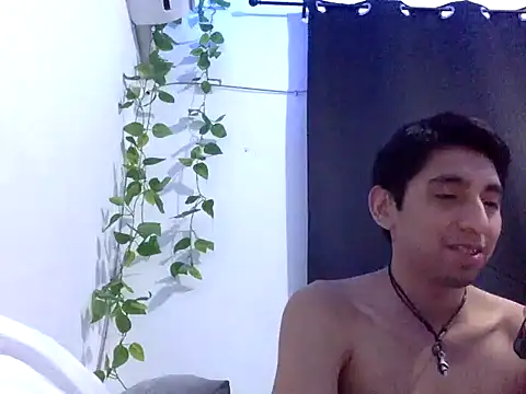 Snapshot of mora_cyb chatting on 11.05.25 mora cyb online show from 11.05.25