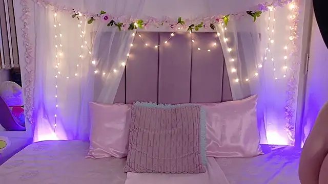 Julie Bennet online show from 03.08.26